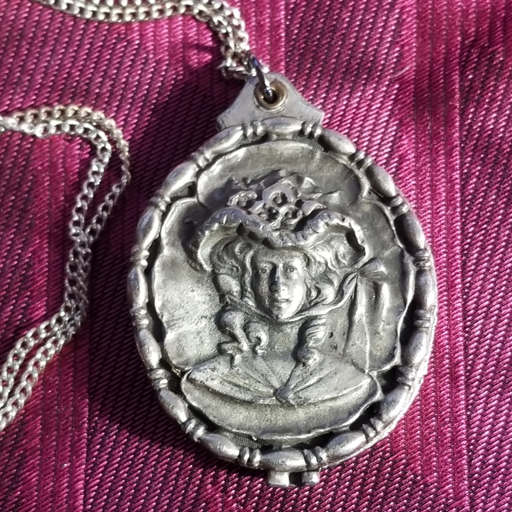 relisted -Vintage slide locket necklace Victorian lady silver tone - Picture 16 of 17